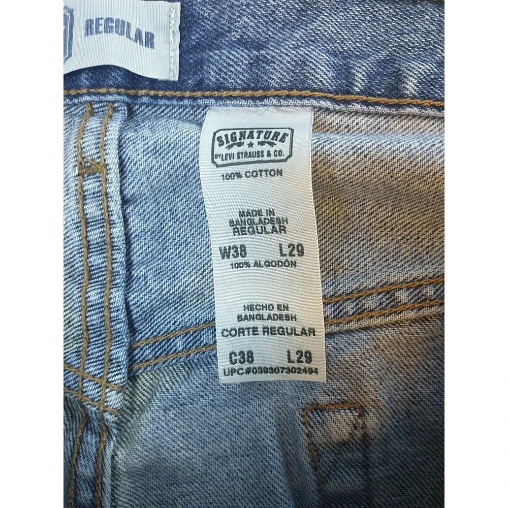 Signature Levi Strauss & Co Mens 36x27 Regular Fit Light Wash Blue Jeans Cotton